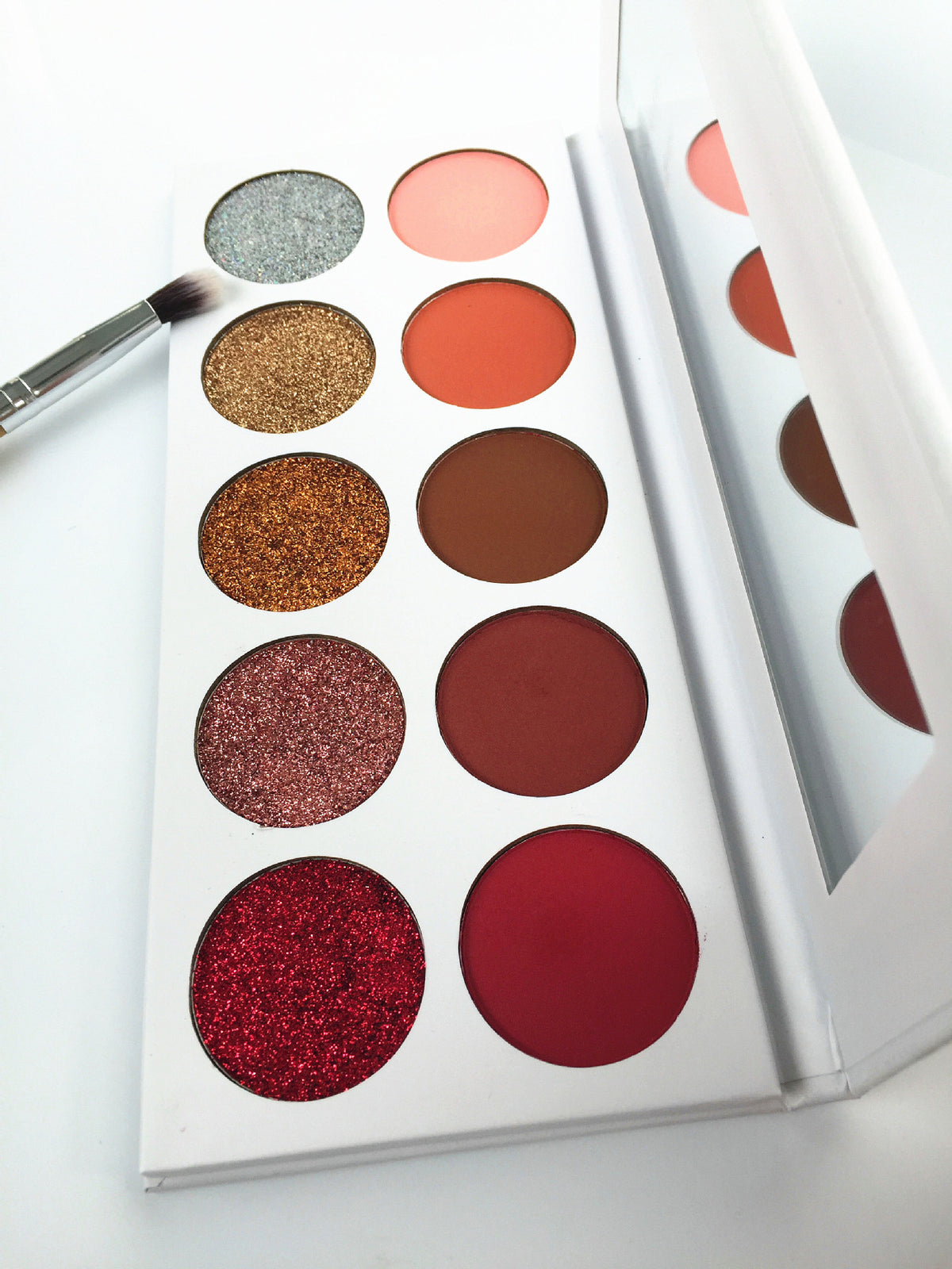 Color and Good Stock Eyeshadow Palette (4)