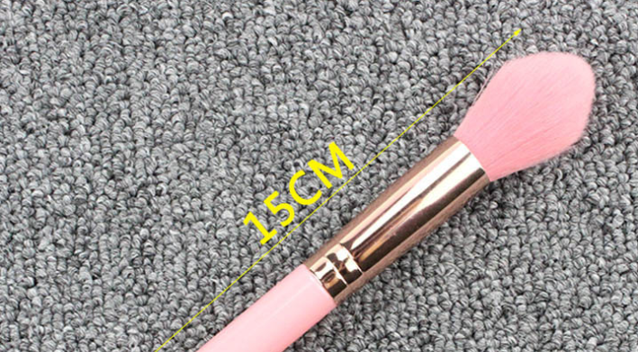 Highlight Brush Giveaway Makeup (3)